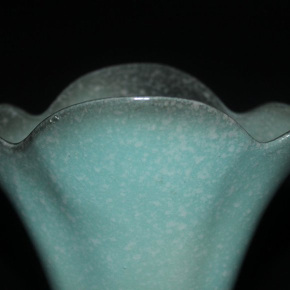 Hull Pottery Woodland Vase W16 | Vintage Hull Vase - Picture 2 of 8